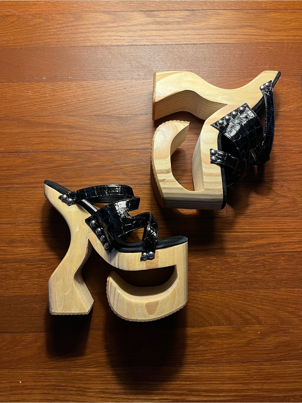 Black Faux-Croc Platform Sandals with Sculpted Wooden Heel - Picture 4 of 4